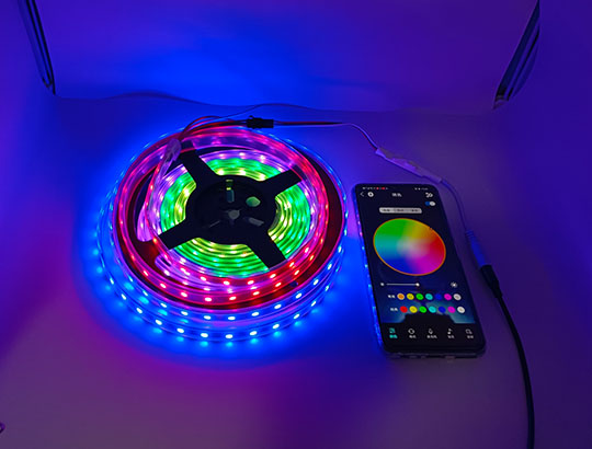 多功能中山应急手电筒方案开发，手电筒驱动芯片厂家